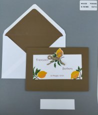 PARTECIPAZIONE SICILIA CARTONCINO MARRONE CON DECORO LIMONI IN RILIEVO E JUTA + INVITO + BUSTA.  